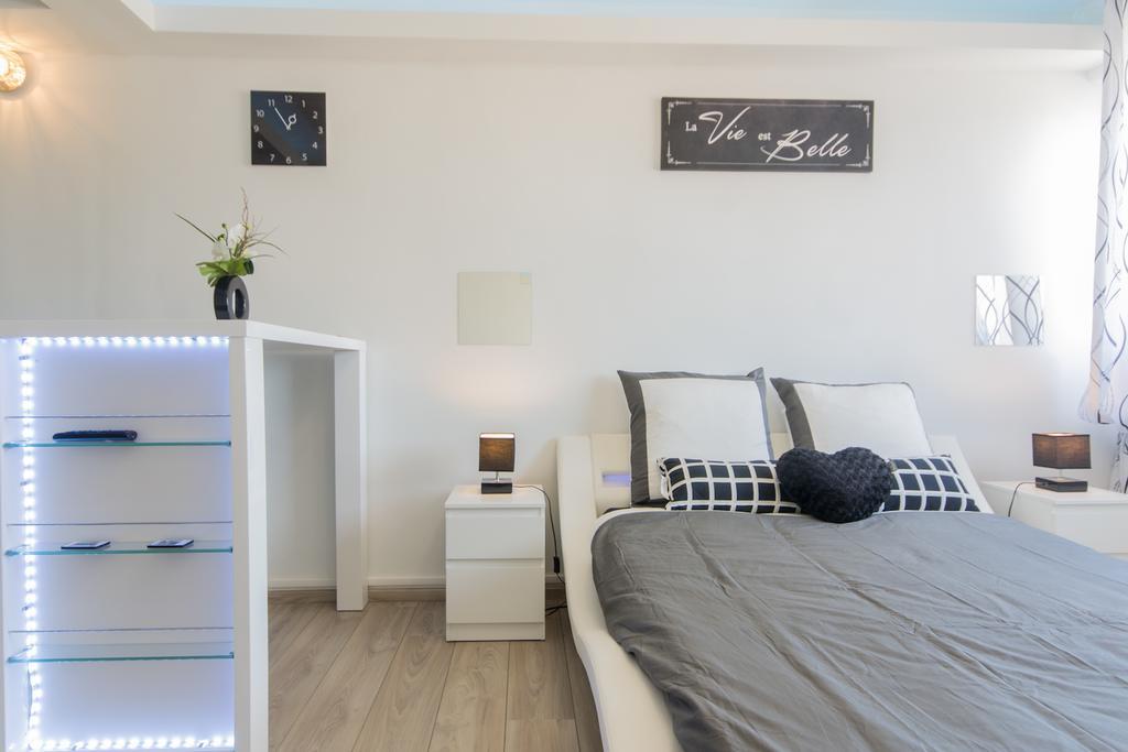 Sweethome Dijon - Black & White Экстерьер фото